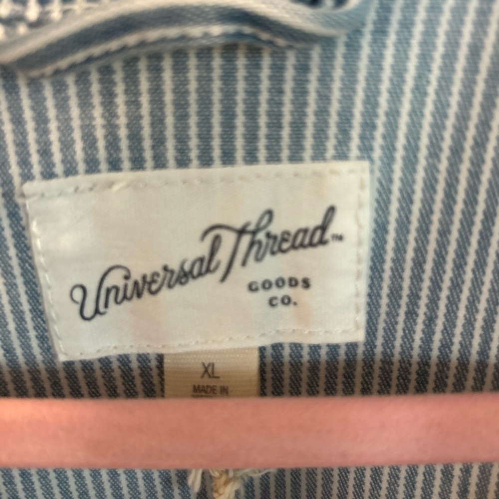Universal Thread Women’s Striped Jean Jacket
NWT

Size XL - Picture 4 of 7